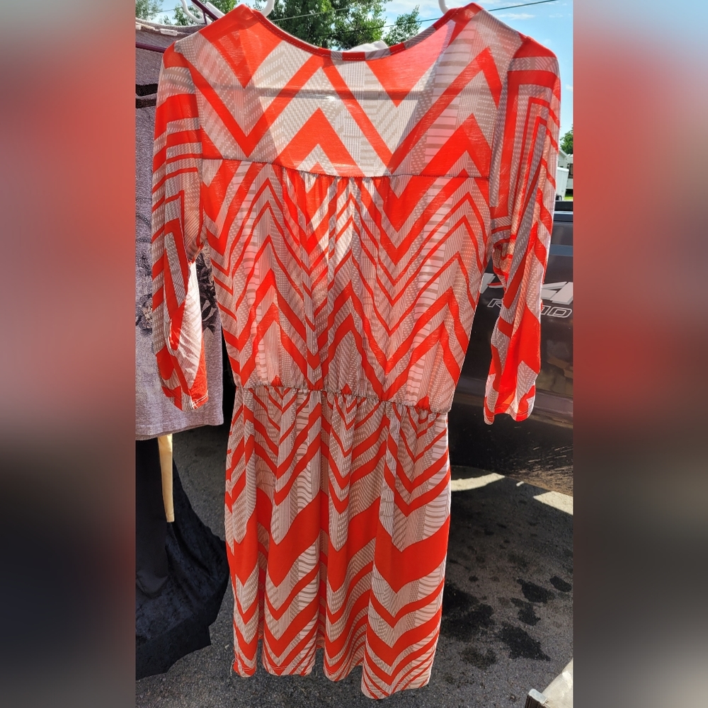 Peaches and cream v neck dress. Orange and tan. Size medium.